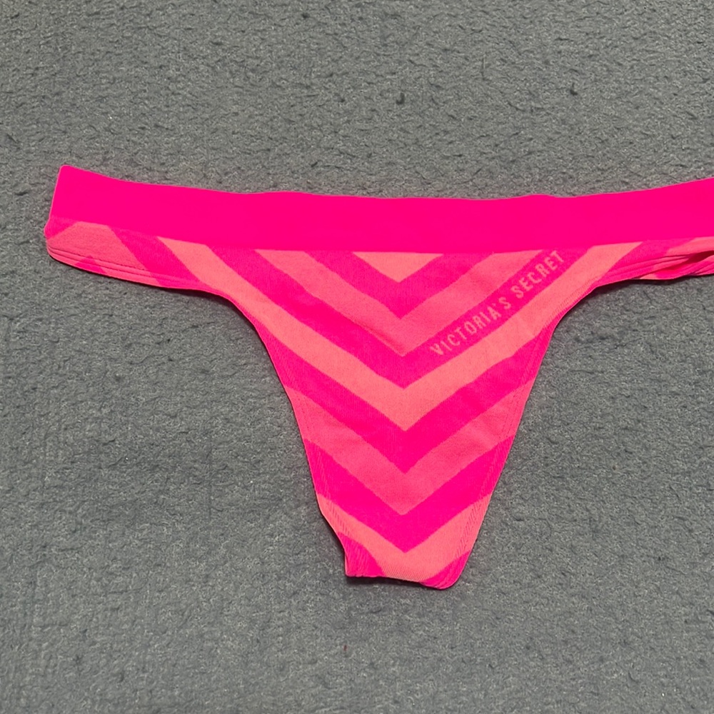 New Victoria’s Secret thong large